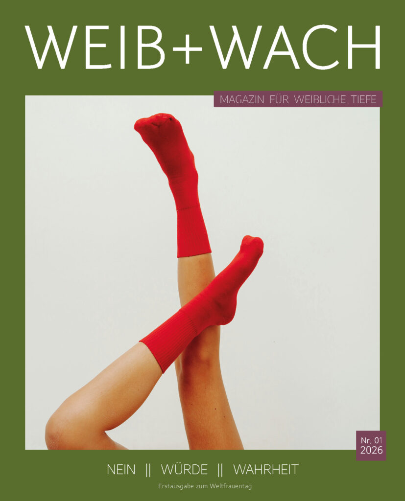 Titelbild des Magazins WEIB+WACH mit erhobenen Frauenbeinen in roten Socken auf grünem Hintergrund