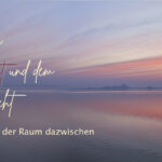 Zwischen Dunkelheit und erstem Licht, Karsamstag, der Raum dazwischen, Meer in der Dämmerung, Stille und Übergang