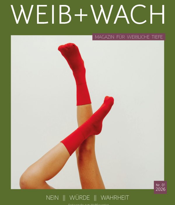 Titelbild des Magazins WEIB+WACH mit erhobenen Frauenbeinen in roten Socken auf grünem Hintergrund